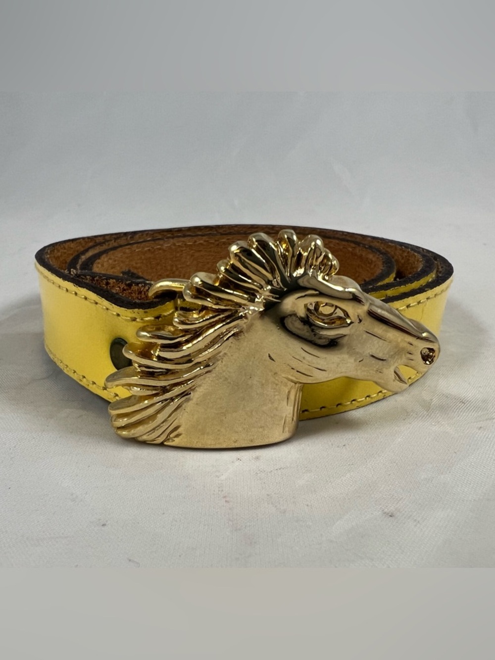 Vintage Women’s Gold Horse Head Buckle Yellow Leather Belt Size S/M Equestrian